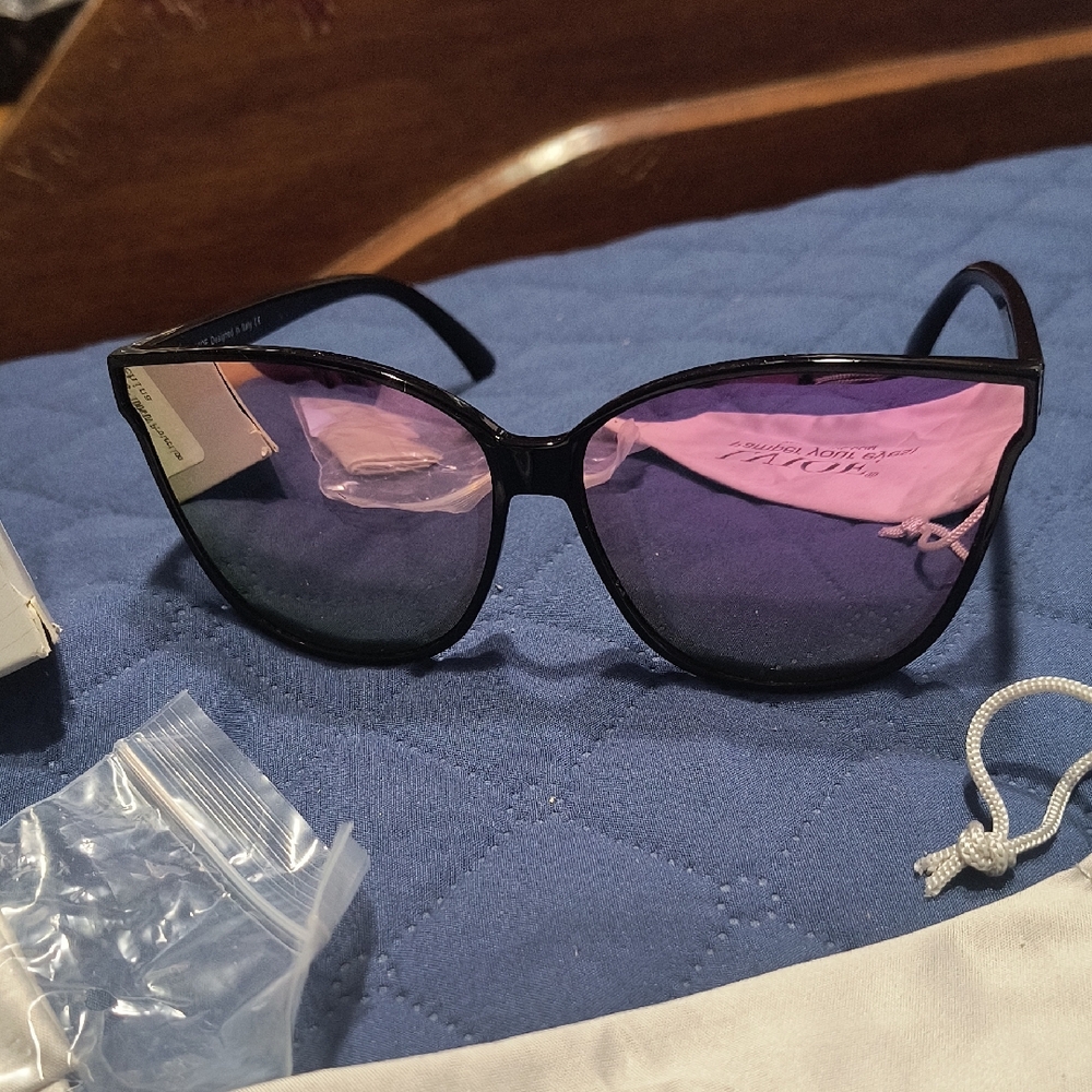 NEW LVIOE Gorgeous Black And Pink Cat Eye Sunglasses
